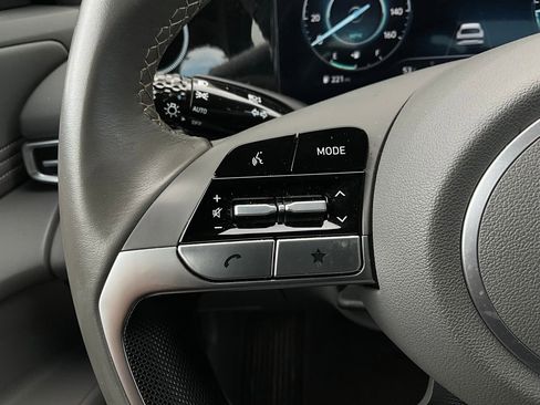 Used 2025 Hyundai Elantra SEL image 36