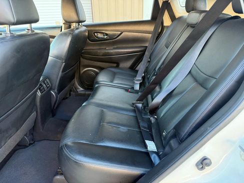 Used 2017 Nissan Rogue SL w/ SL Premium Package image 29