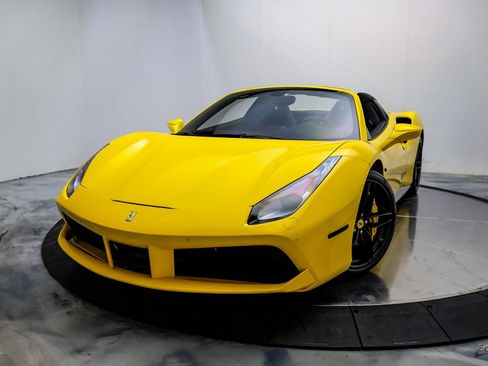 Used 2017 Ferrari 488 Spider image 4