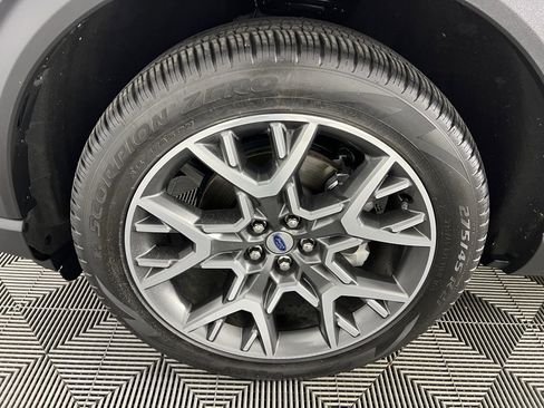 Used 2025 Ford Explorer Platinum w/ Ultimate Package image 11