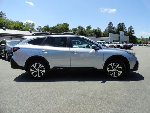 Used 2022 Subaru Outback Limited AWD/4WD image 4