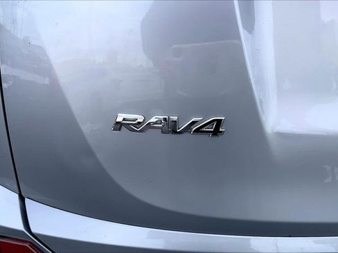 Used 2017 Toyota RAV4 LE image 7