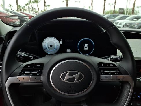Certified 2025 Hyundai Elantra Limited FWD image 19