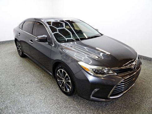 Used 2016 Toyota Avalon XLE image 3