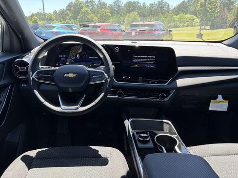 New 2026 Chevrolet Equinox LT w/ Safety and Technology Package FWD image 22