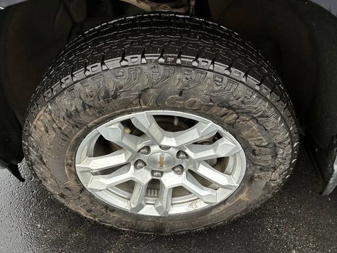 Used 2023 Chevrolet Silverado 1500 LT AWD/4WD image 19