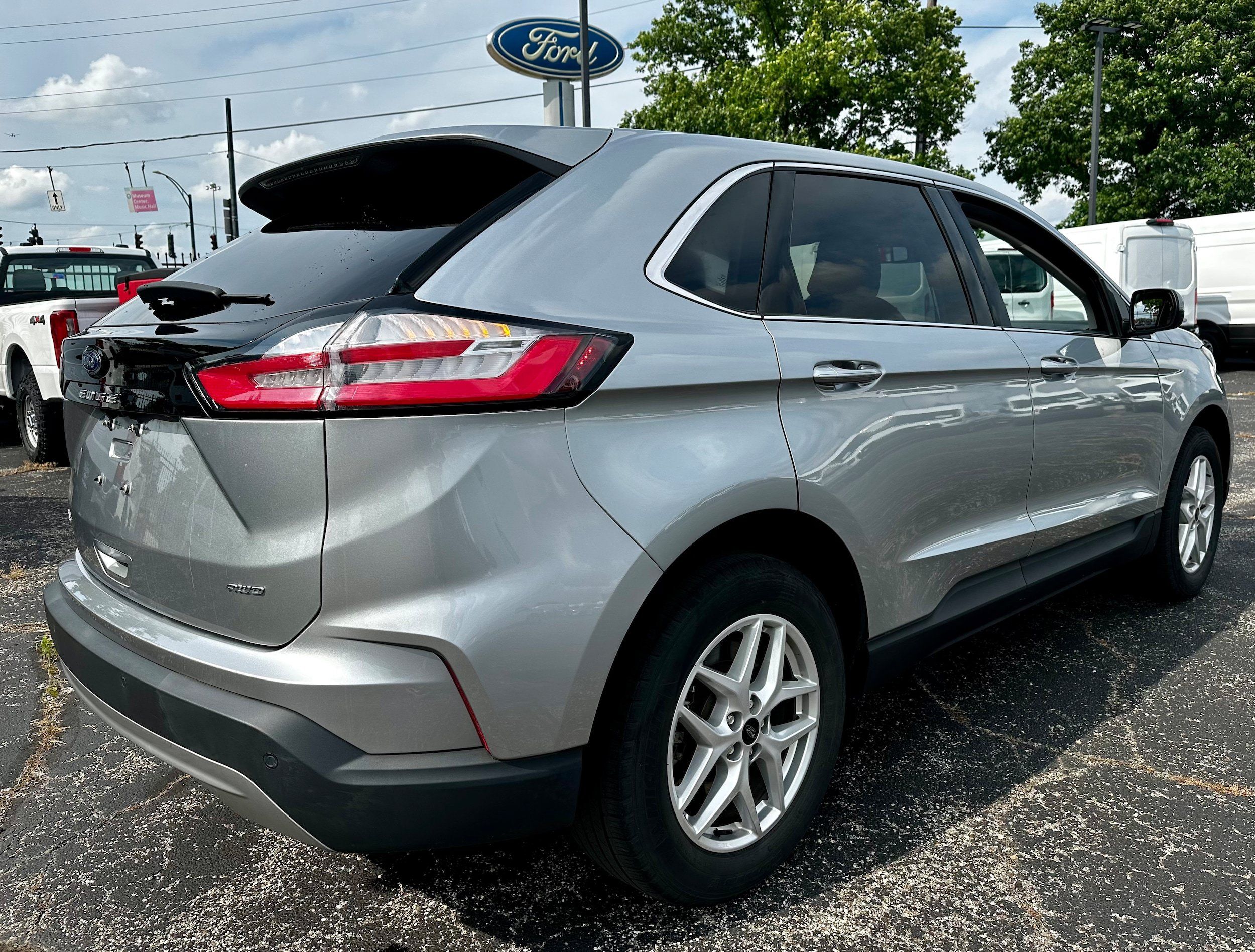 Used 2024 Ford Edge SEL AWD/4WD image 4