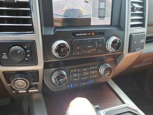Used 2019 Ford F150 King Ranch w/ Equipment Group 601A Luxury AWD/4WD image 28