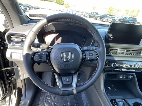 New 2025 Honda Pilot TrailSport image 38