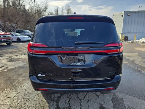 New 2026 Chrysler Pacifica Select w/ S Appearance Package image 5