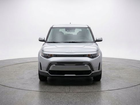 Used 2025 Kia Soul LX w/ LX Technology Package FWD image 2