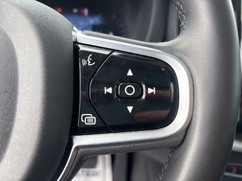 Certified 2025 Volvo XC60 B5 Plus AWD/4WD image 25