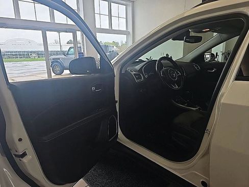 Used 2020 Jeep Compass Latitude w/ Cold Weather Group AWD/4WD image 11