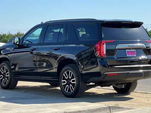 Used 2023 GMC Yukon AT4 w/ AT4 Premium Package AWD/4WD image 7