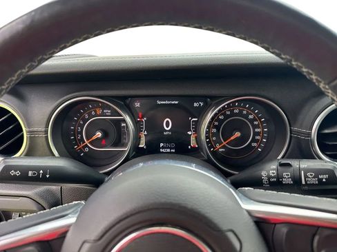 Used 2018 Jeep Wrangler Unlimited Sahara w/ Uconnect 4C Nav & Sound Group AWD/4WD image 16