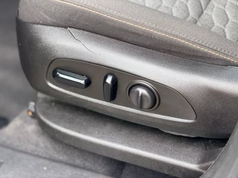 Used 2019 Chevrolet Equinox LT w/ Driver Convenience Package FWD image 8