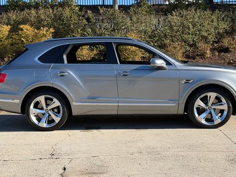Used 2018 Bentley Bentayga image 5