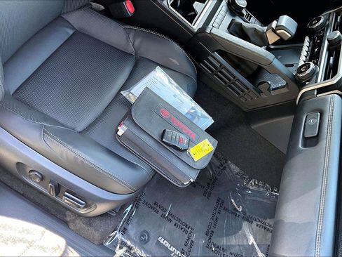 Used 2025 Toyota 4Runner Limited AWD/4WD image 12