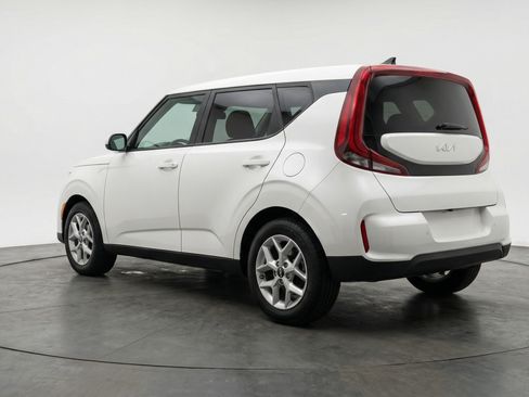 Used 2025 Kia Soul LX w/ LX Technology Package image 6