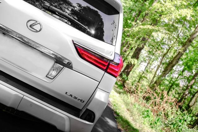 Used 2016 Lexus LX 570 4WD w/ Luxury Package image 7