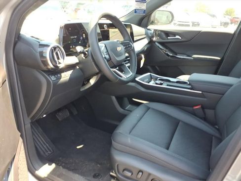 New 2026 Chevrolet Equinox LT w/ Convenience Package II FWD image 11