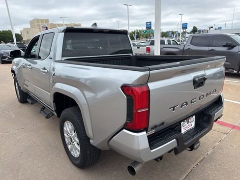 Used 2025 Toyota Tacoma SR5 AWD/4WD image 8