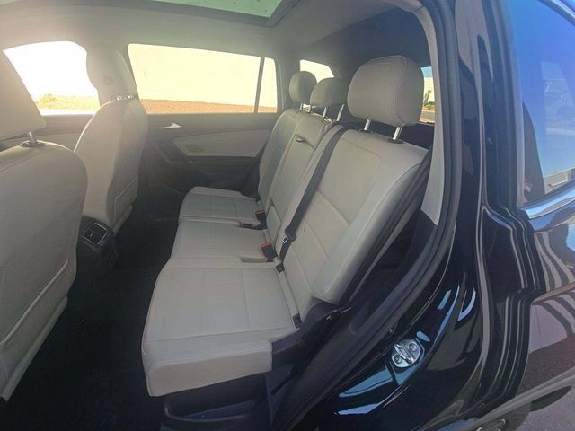 Used 2018 Volkswagen Tiguan SEL AWD/4WD image 8