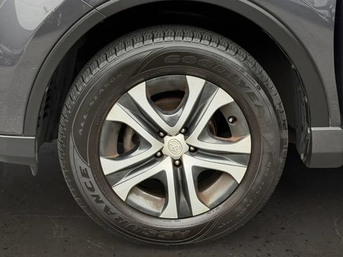 Used 2018 Toyota RAV4 LE w/ All Weather Liner Package FWD image 29