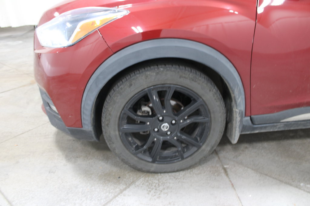 Used 2020 Nissan Kicks SR w/ Exterior Package FWD image 14