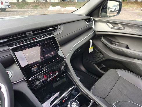 New 2025 Jeep Grand Cherokee L Altitude image 28