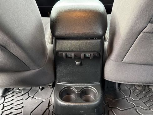 Used 2018 Jeep Wrangler Unlimited Rubicon w/ Connectivity Group AWD/4WD image 20