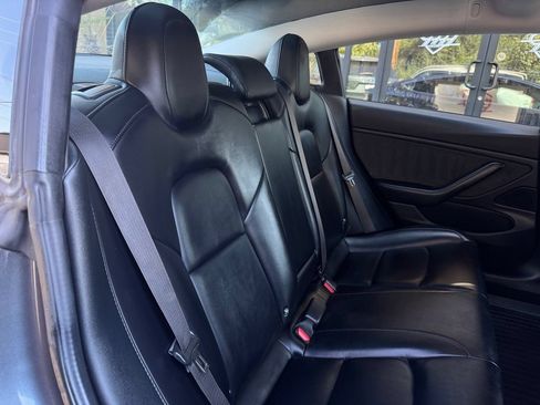 Used 2018 Tesla Model 3 RWD image 17