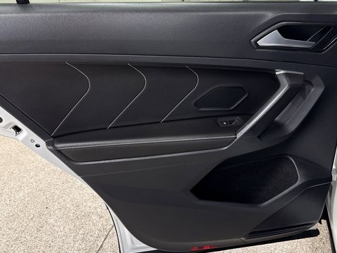 Used 2024 Volkswagen Tiguan SE image 13