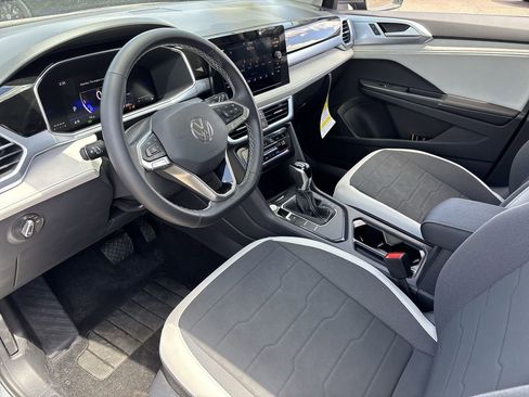 New 2026 Volkswagen Taos SE FWD image 14