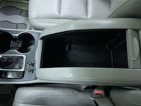 Used 2015 Toyota Highlander XLE image 26