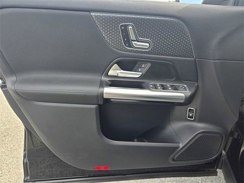 Used 2025 Mercedes-Benz GLA 250 4MATIC image 19