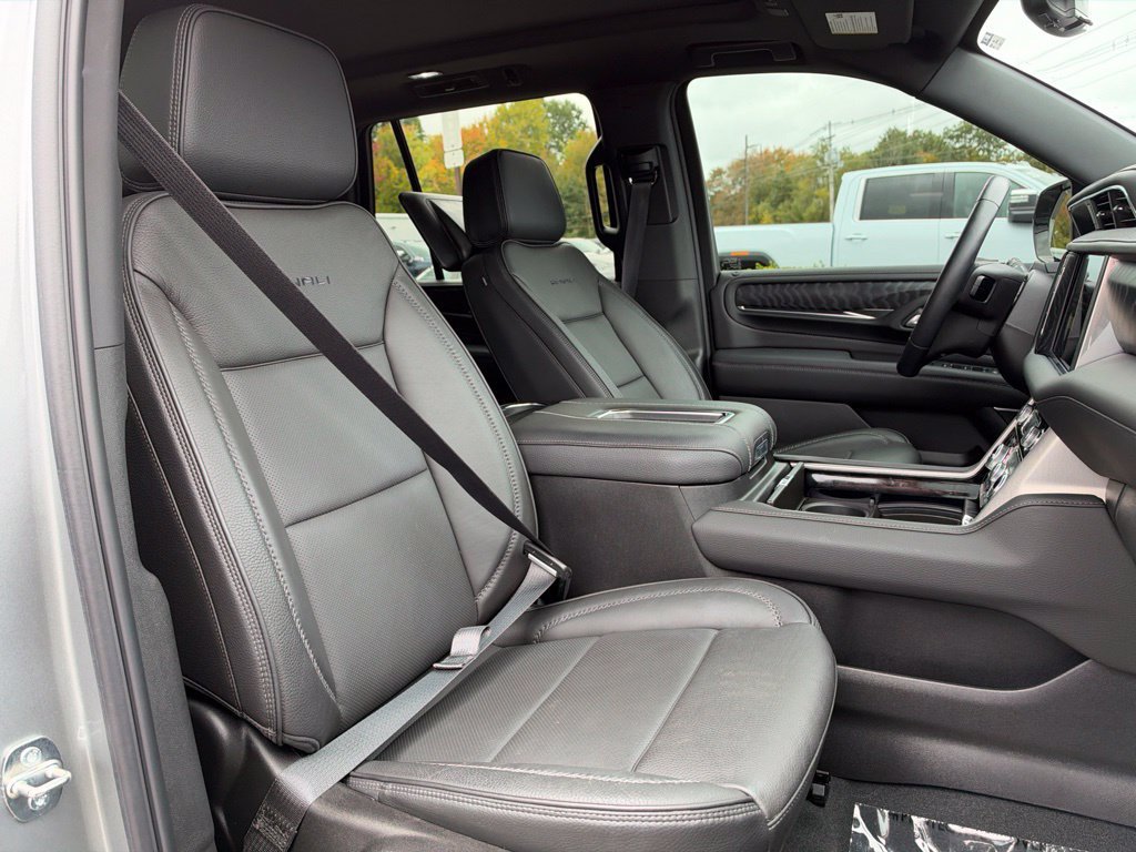 Used 2024 GMC Yukon Denali w/ Denali Reserve Package AWD/4WD image 12