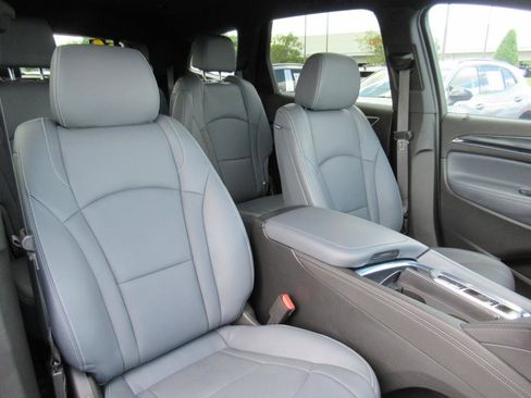 Used 2024 Buick Enclave Essence w/ Sport Touring Edition image 9