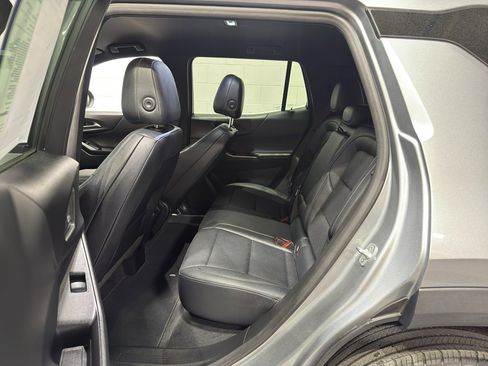 Used 2025 Chevrolet Equinox LT w/ Convenience Package II image 12