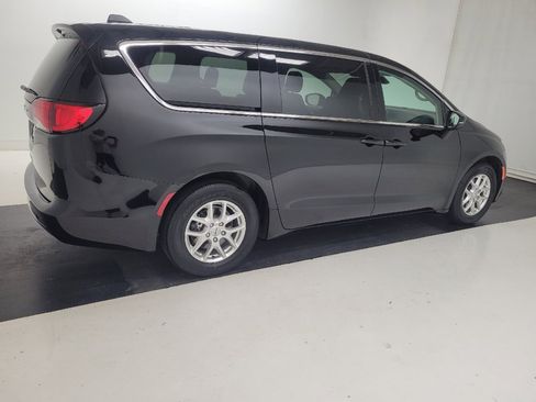 Used 2024 Chrysler Voyager LX FWD image 10