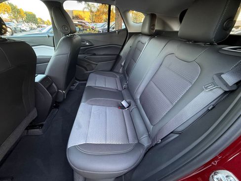 Used 2025 Chevrolet Trax LT image 23