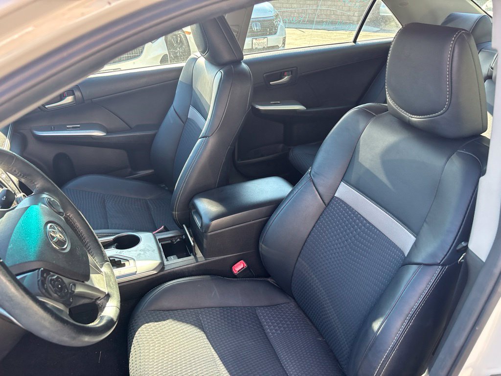 Used 2014 Toyota Camry SE FWD image 13
