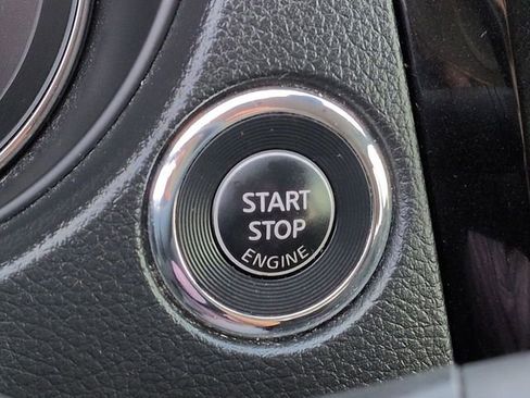 Used 2020 Nissan Rogue SV image 30