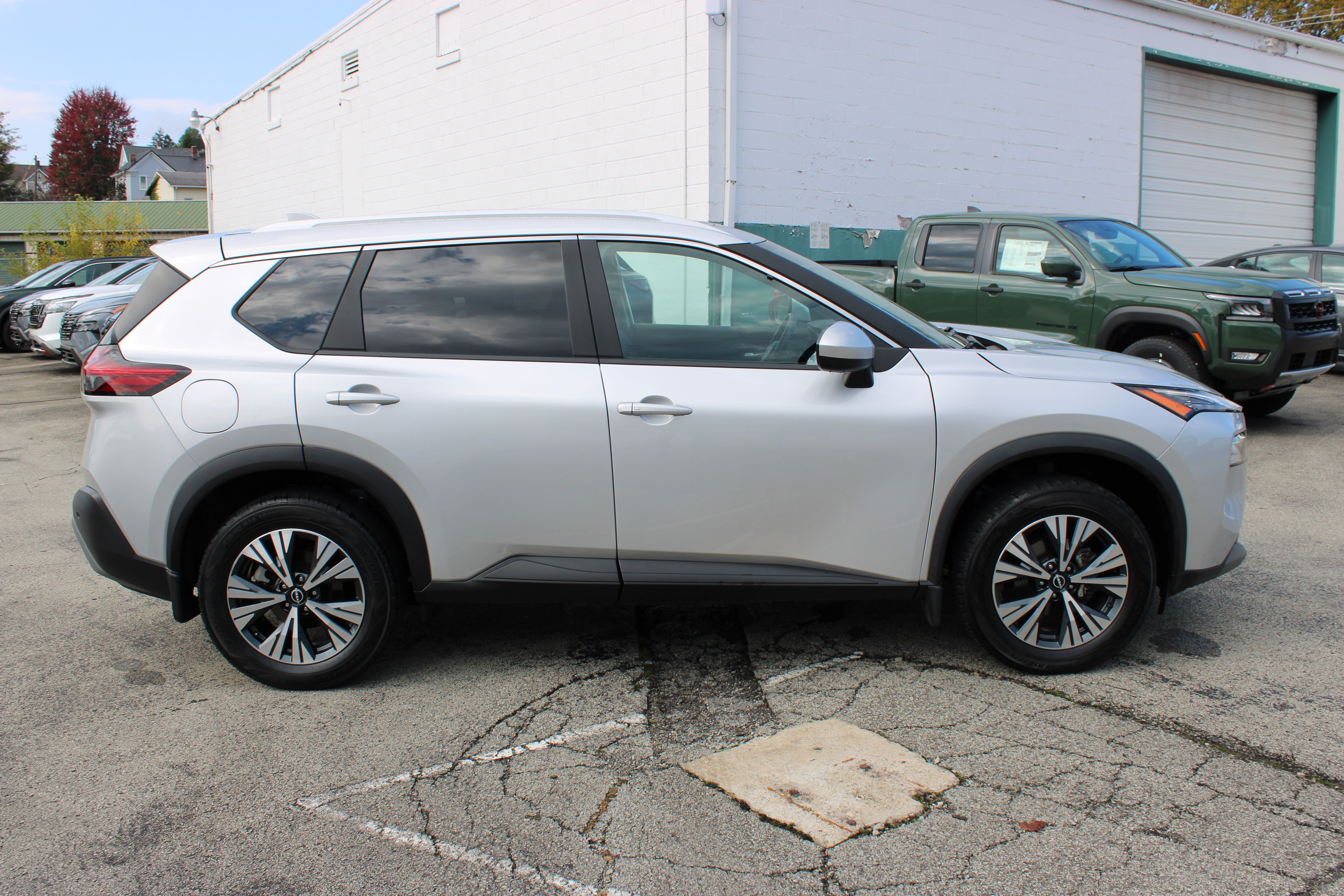 Certified 2023 Nissan Rogue SV w/ SV Premium B Package AWD/4WD image 9