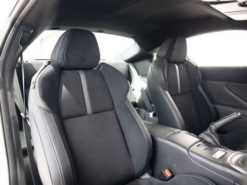 Used 2024 Toyota GR86 Premium image 22
