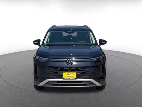 Used 2026 Volkswagen Tiguan SE AWD/4WD image 4