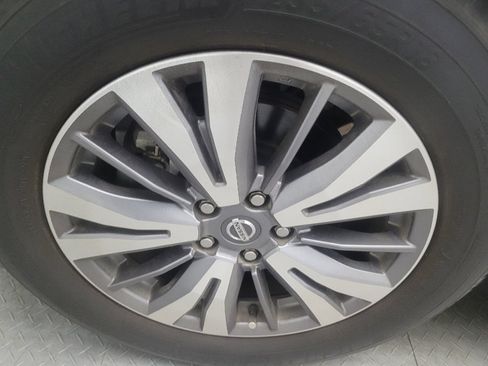 Used 2019 Nissan Pathfinder SL FWD image 31