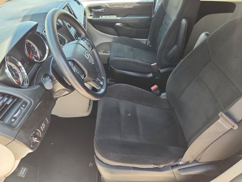 Used 2018 Dodge Grand Caravan SE FWD image 17