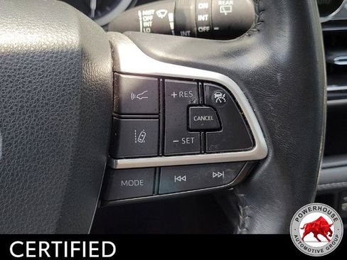 Used 2022 Toyota Highlander XLE FWD image 32