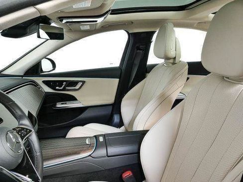 Used 2025 Mercedes-Benz E 350 Sedan image 2